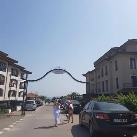 Blue Summer - уют, близо до морето דירה